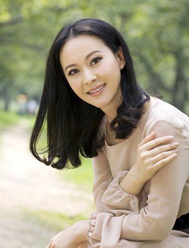 最新流行中長發(fā)型，時尚魅力無法抗拒，最新流行中長發(fā)型，魅力四溢，無法抗拒的時尚之選