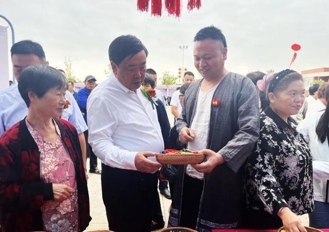 2024年全年資料免費大全優(yōu)勢,數(shù)據(jù)資料解釋落實_定制版6.22